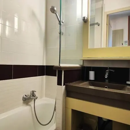 Apartment For 6 People *